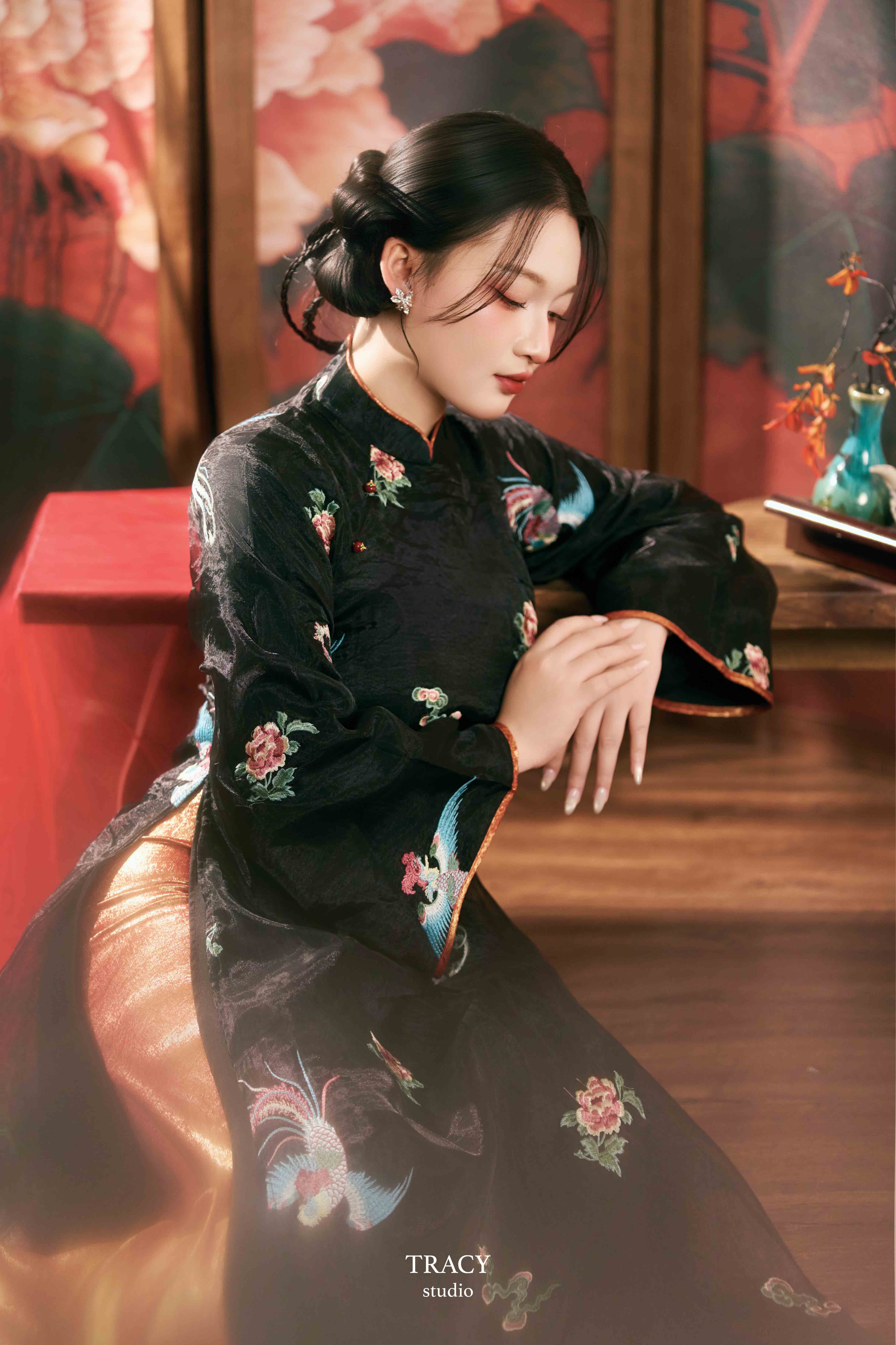 frontend/img/gallery/anh-tet-yem-ao-dai/tracy-studio-chup-ao-dai-tet-gam (5).jpg